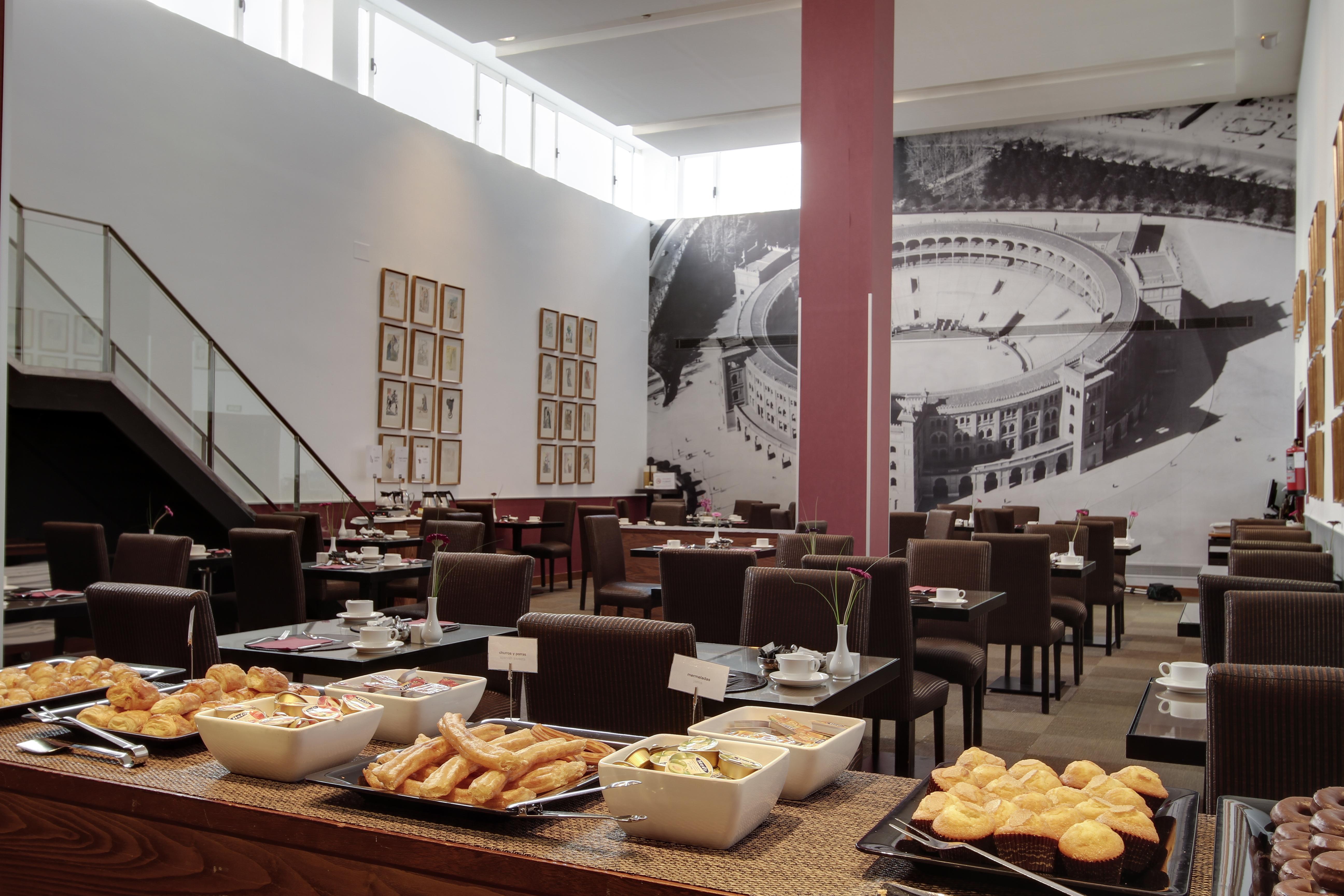 Rafaelhoteles Ventas (Adults Only) Madrid Exterior foto
