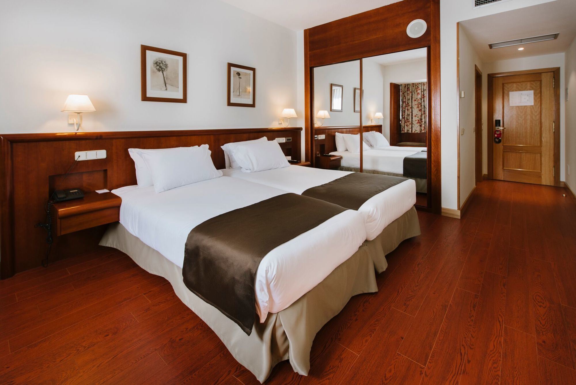 Rafaelhoteles Ventas (Adults Only) Madrid Exterior foto